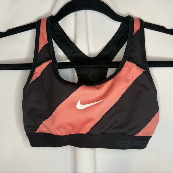 Women’s Nike Sports Bra - Picture 1 of 3